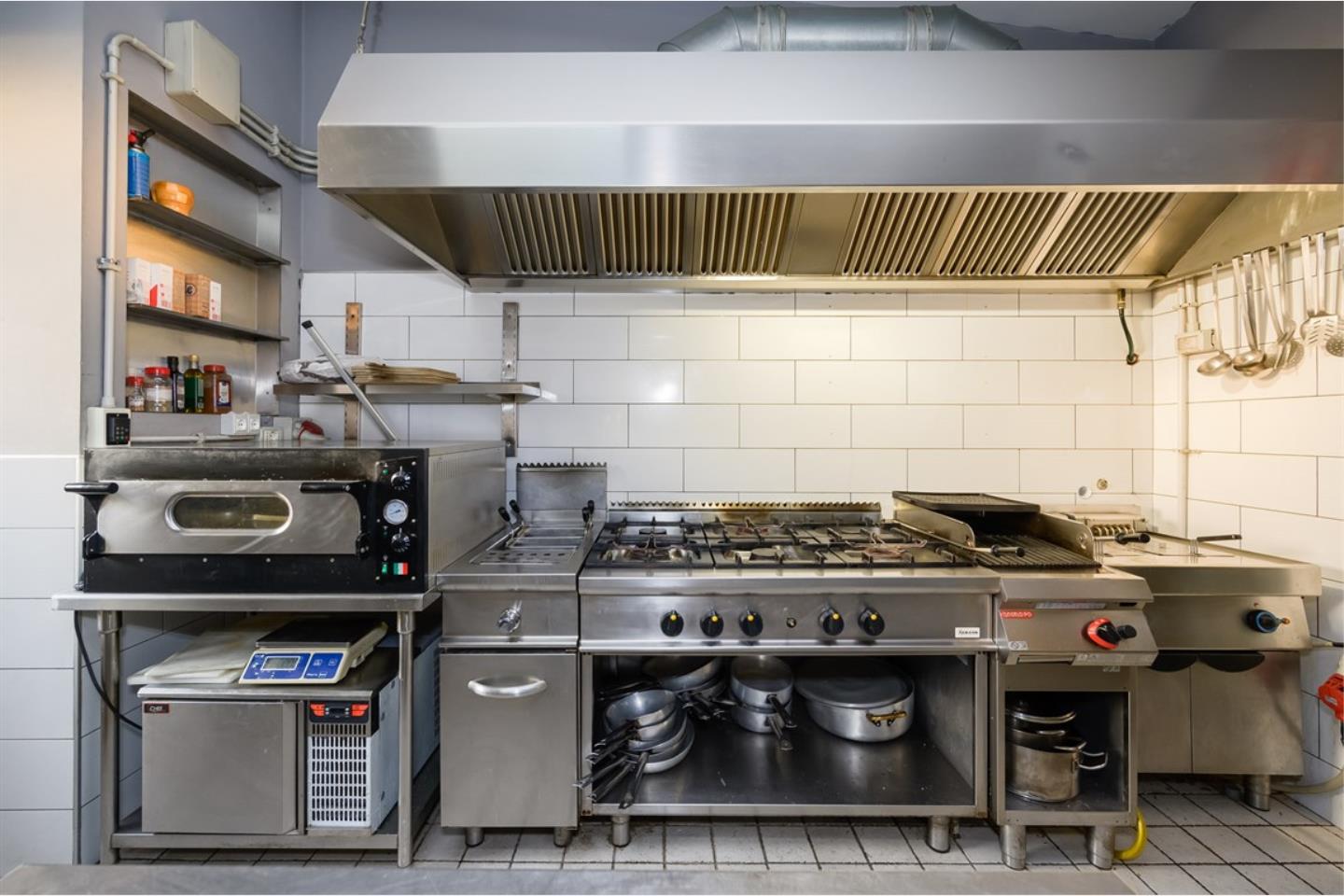 Propiedad comercial en Rome, Italy 120 m² No. 212911