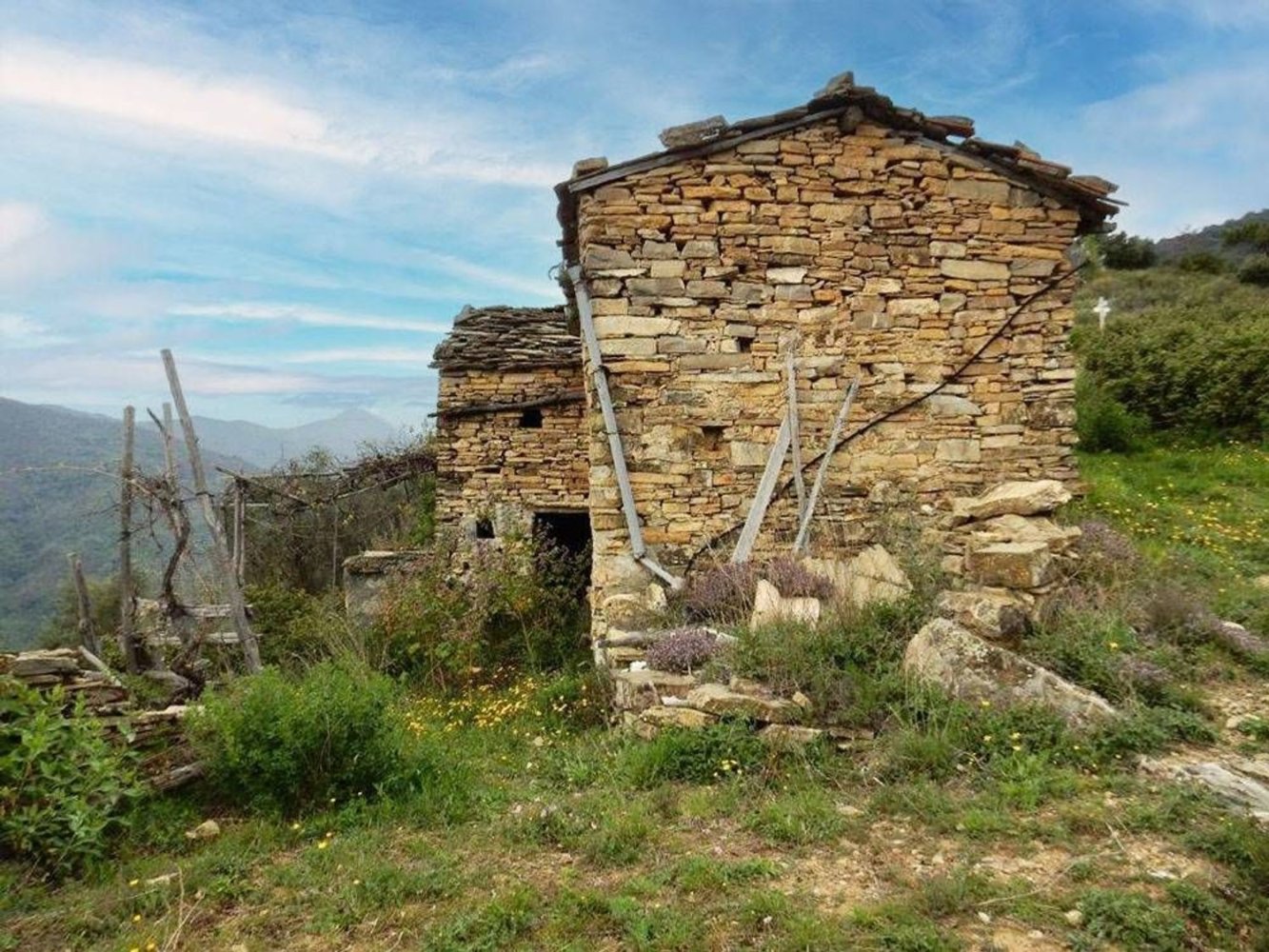 518m² Land in Badalucco, Italy No. 90382