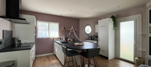 4 bedrooms House in La Roche-sur-Yon, France No. 281225 4