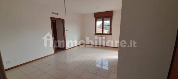 3 bedrooms Apartment in Mantua, Italy No. 346772 3