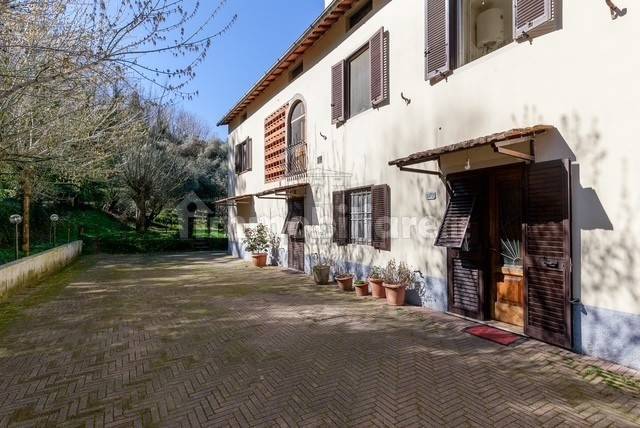 Casa de 6 dormitorios en Lucca, Italy No. 194738