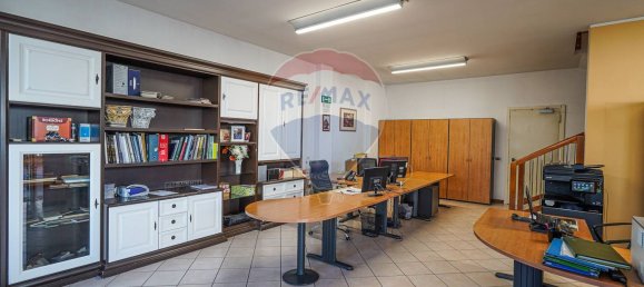 2000m² Commercial property in Mariano Comense, Italy No. 54963 4