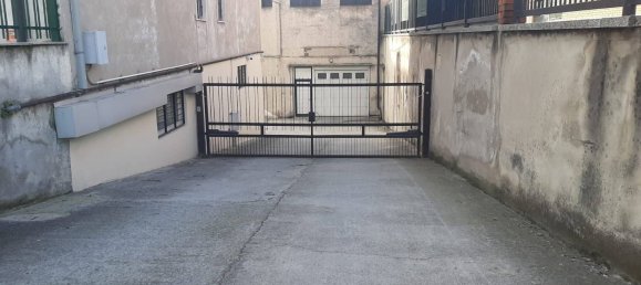 421m² Commercial property in Brescia, Italy No. 121055 2