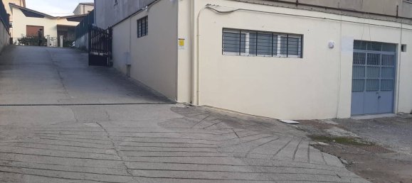 421m² Commercial property in Brescia, Italy No. 121055 3