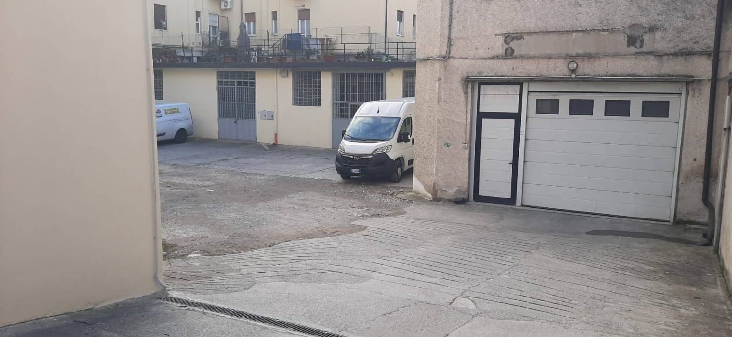 421m² Commercial property in Brescia, Italy No. 121055