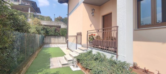 4-salle Villa à San Fermo della Battaglia, Italy No. 300078 2