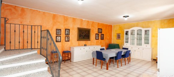 5 rooms Apartment in Torpè, Italy No. 233697 3