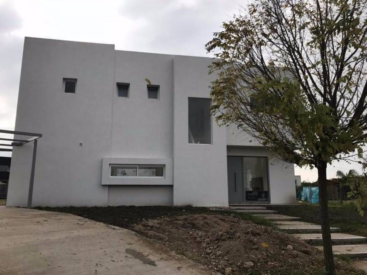 3 bedrooms House in Tigre, Argentina No. 2577