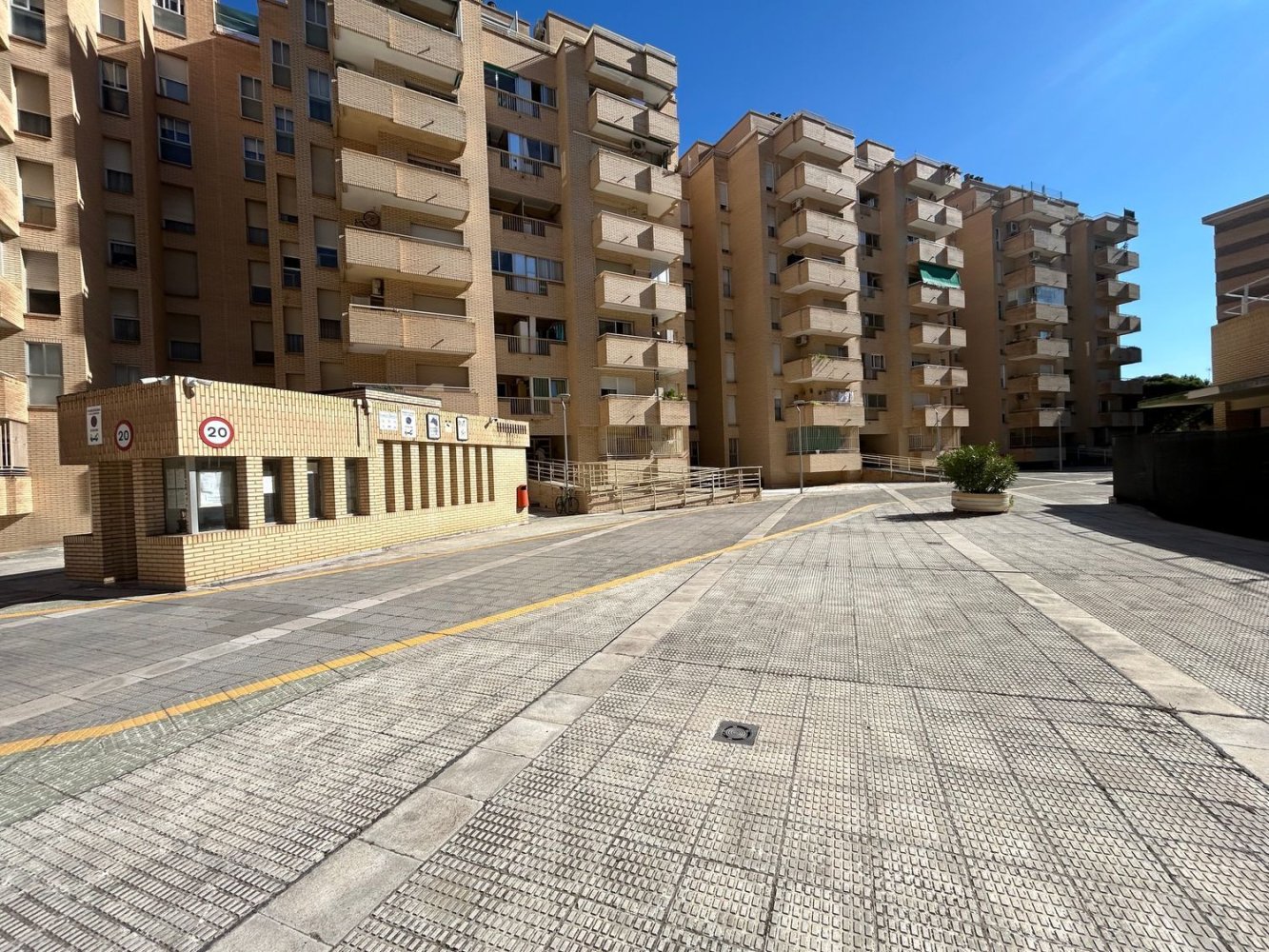 3 bedrooms Apartment in Zaragoza, Spain No. 193354
