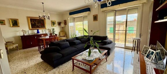 4 bedrooms Apartment in Naples, Italy No. 381307 3