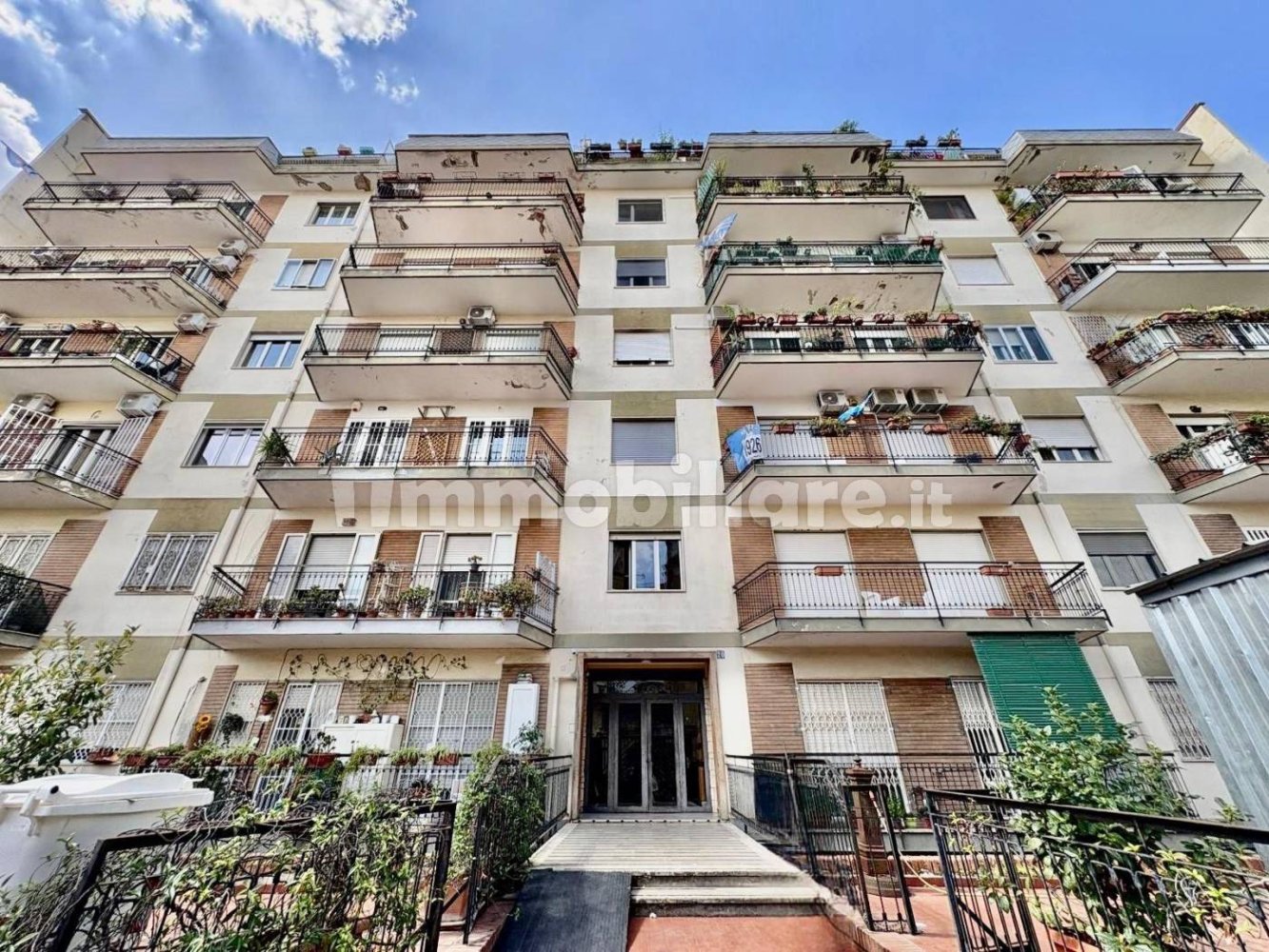 4 bedrooms Apartment in Naples, Italy No. 381307