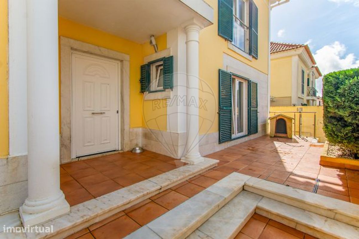 4 bedrooms House in Rio de Mouro, Portugal No. 49109