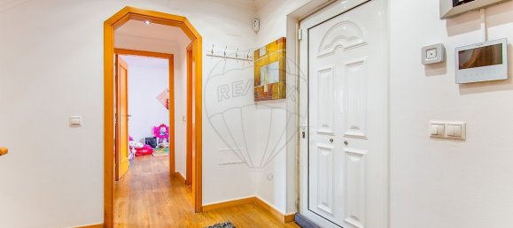 4 bedrooms House in Rio de Mouro, Portugal No. 49109 3