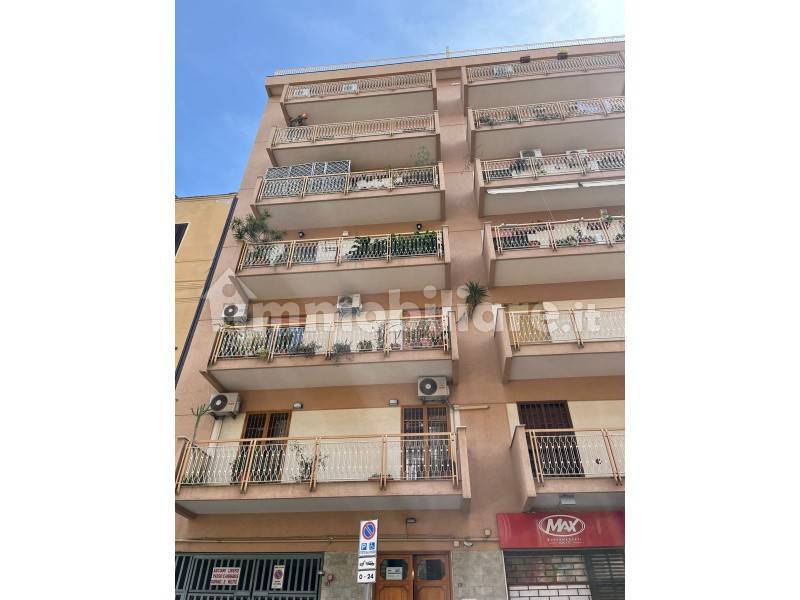 2 rooms Office in Palermo, Italy No. 171804