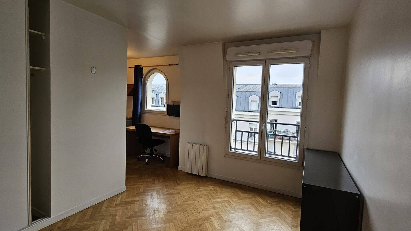 Studio in Paris, France No. 327817