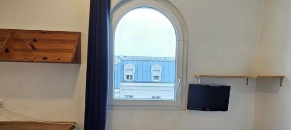 Studio in Paris, France No. 327817 4