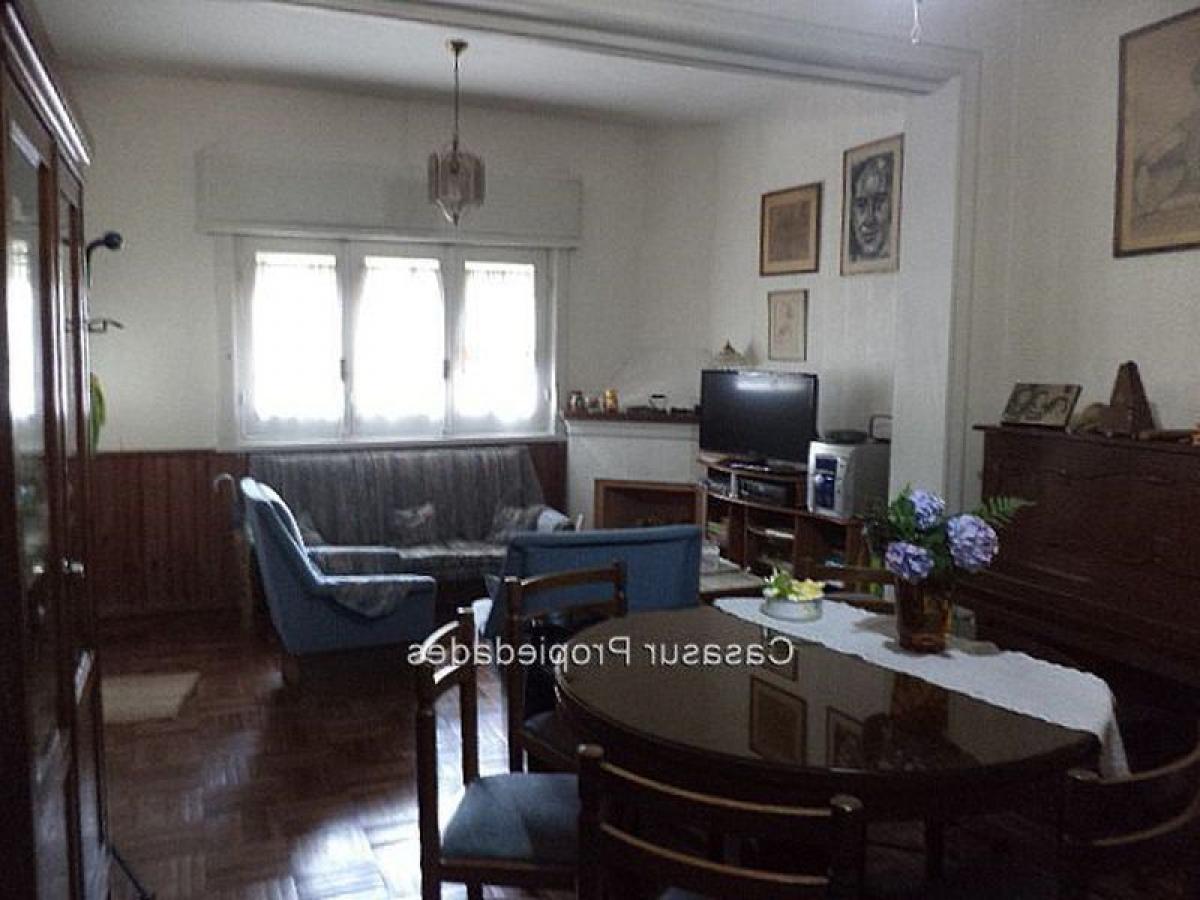 5 bedrooms House in Montevideo, Uruguay No. 12866