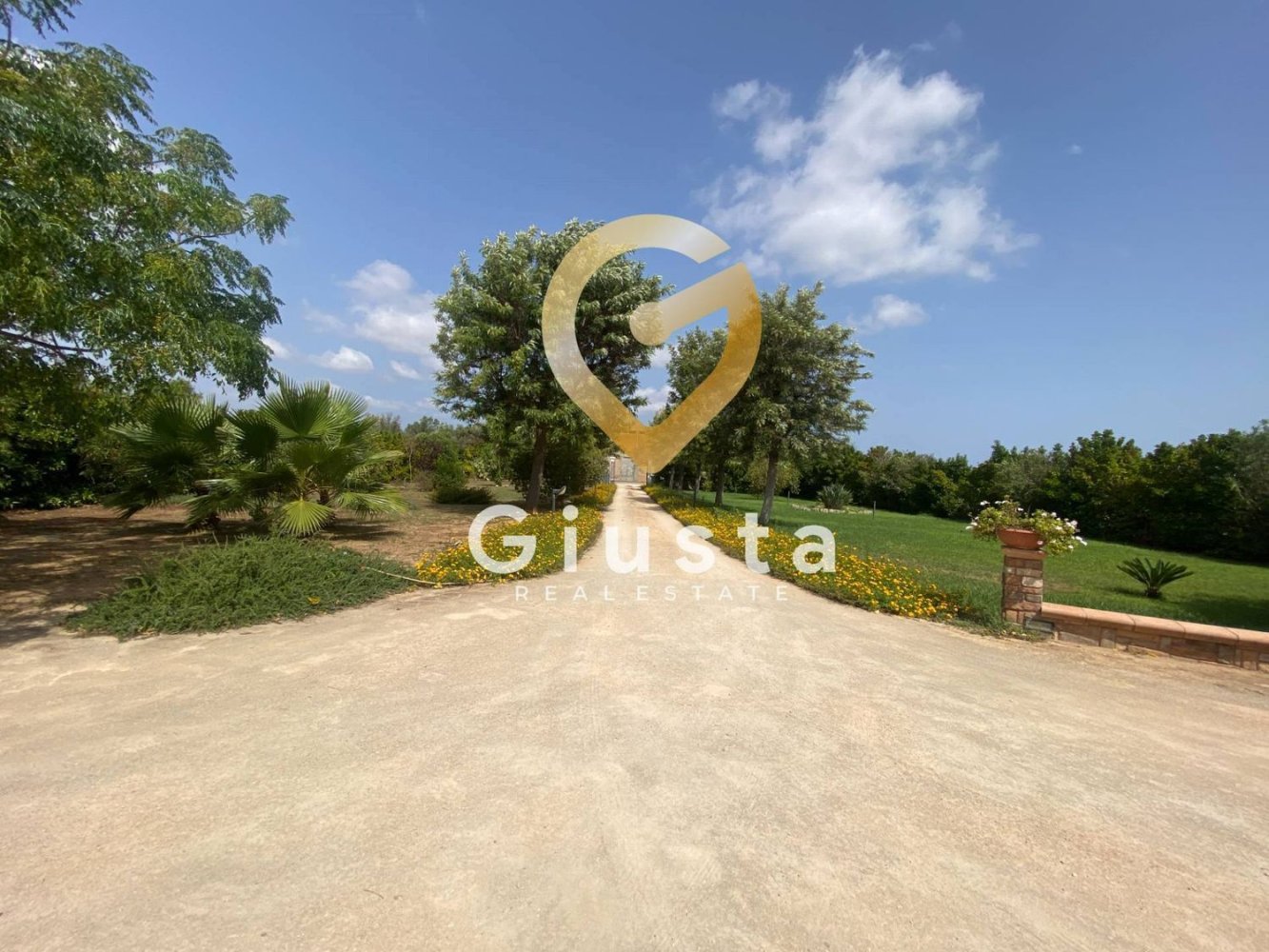 5 bedrooms Villa in Mesagne, Italy No. 327718