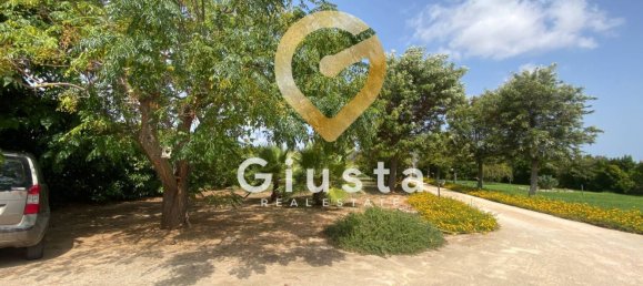 5 bedrooms Villa in Mesagne, Italy No. 327718 6