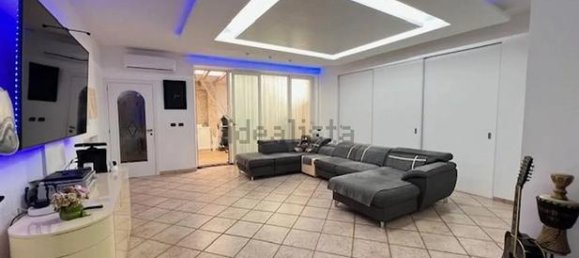 Квартира с 4 комнатами в Бриндизи, Италия № 260444 2