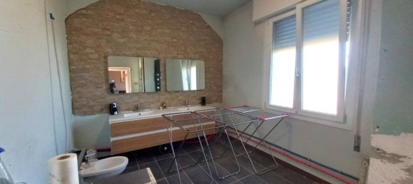 5 bedrooms House in Medicina, Italy No. 337790 37