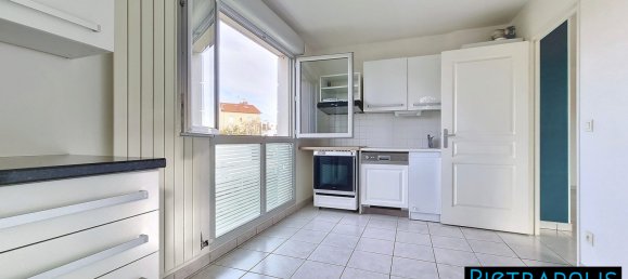 3 bedrooms Apartment in Lyon, France No. 331359 10