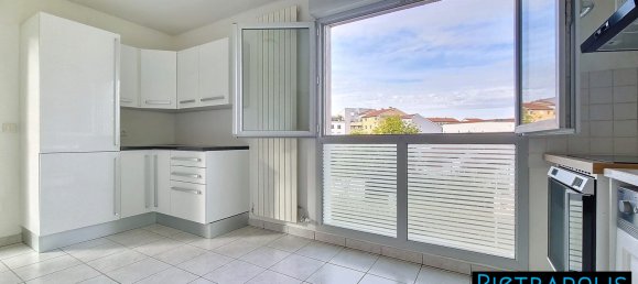 3 bedrooms Apartment in Lyon, France No. 331359 9