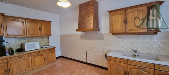 4 Schlafzimmer Haus in Sezanne, France, Nr. 103822 2