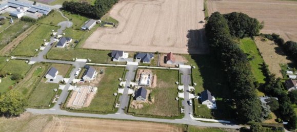 733m² Land in Criquetot-sur-Ouville, France No. 356983 2