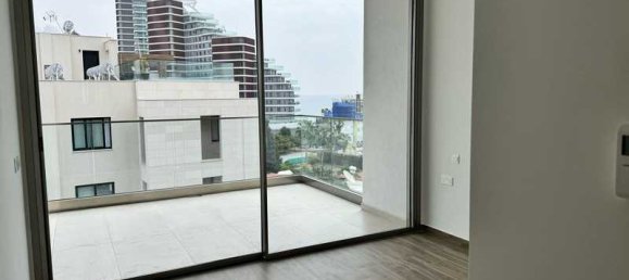 3 bedrooms Penthouse in Germasogeia, Cyprus No. 8299 10