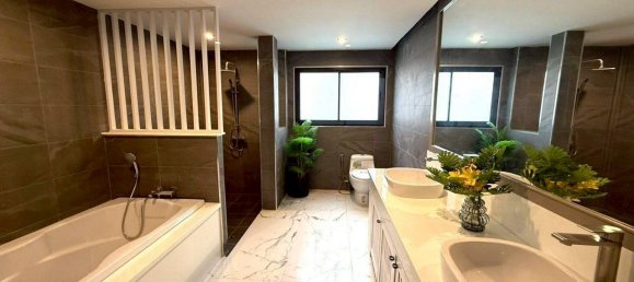 4 chambres house à vendre à Pattaya, Chonburi, Eastern Thailand, Thailand № 62138 10