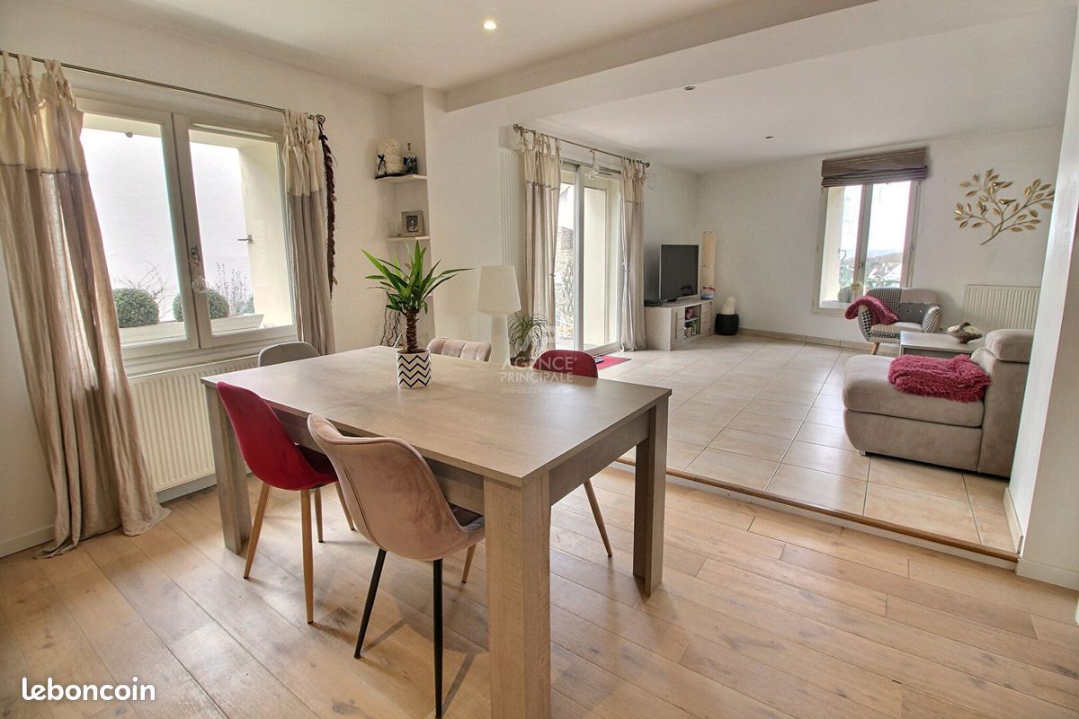 3 bedrooms House in Morainvilliers, France No. 170995