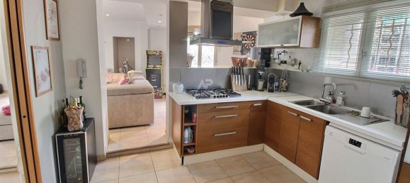 3 bedrooms House in Morainvilliers, France No. 170995 4