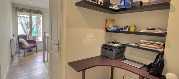 3 bedrooms House in Morainvilliers, France No. 170995 8