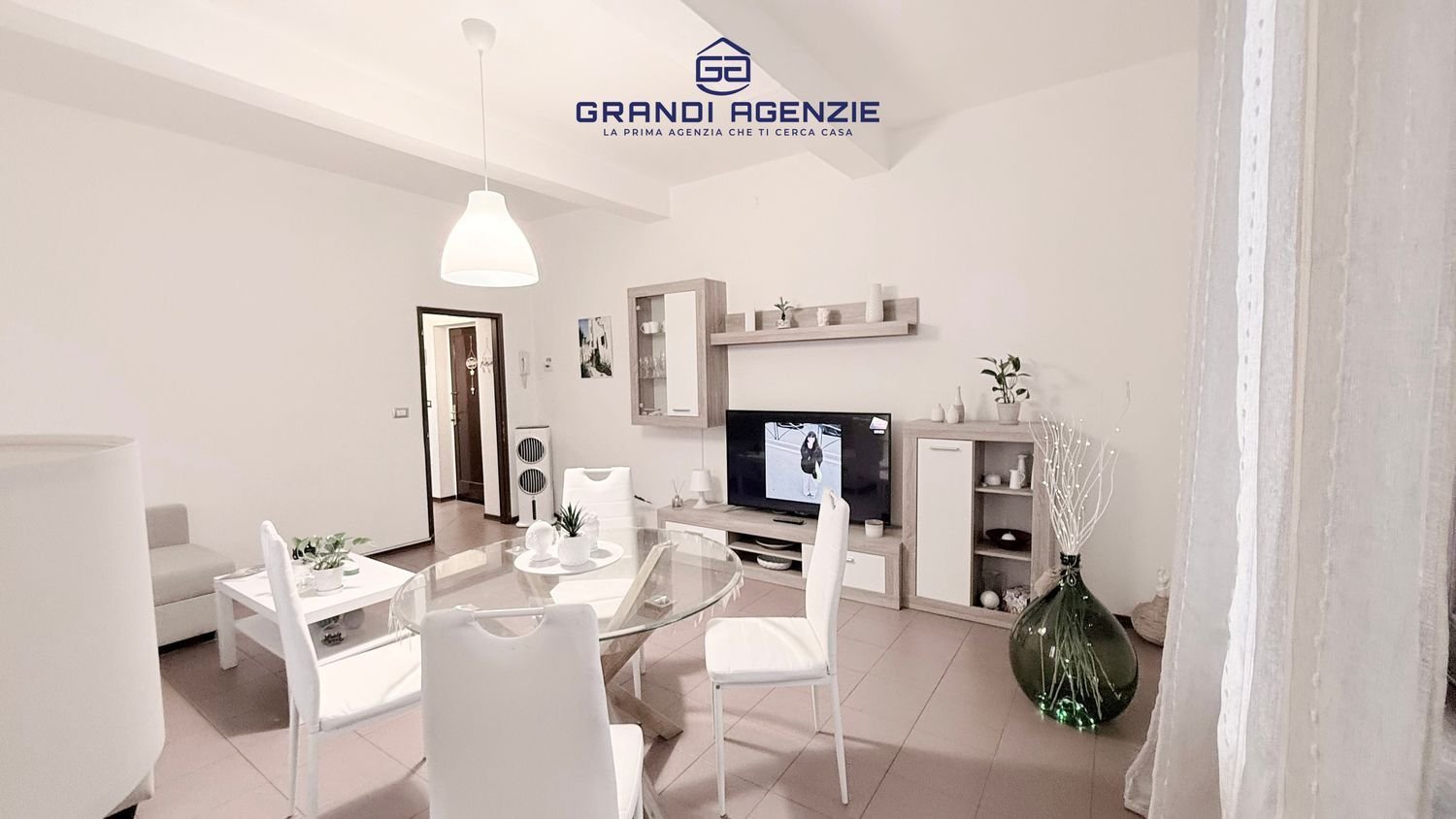 Apartamento de 2 habitaciónes en Parma, Italy No. 22318