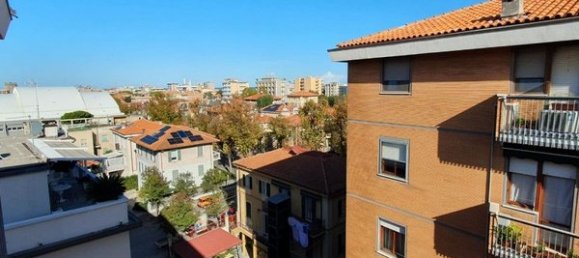 Квартира с 10 комнатами в Пезаро, Италия № 172068 7