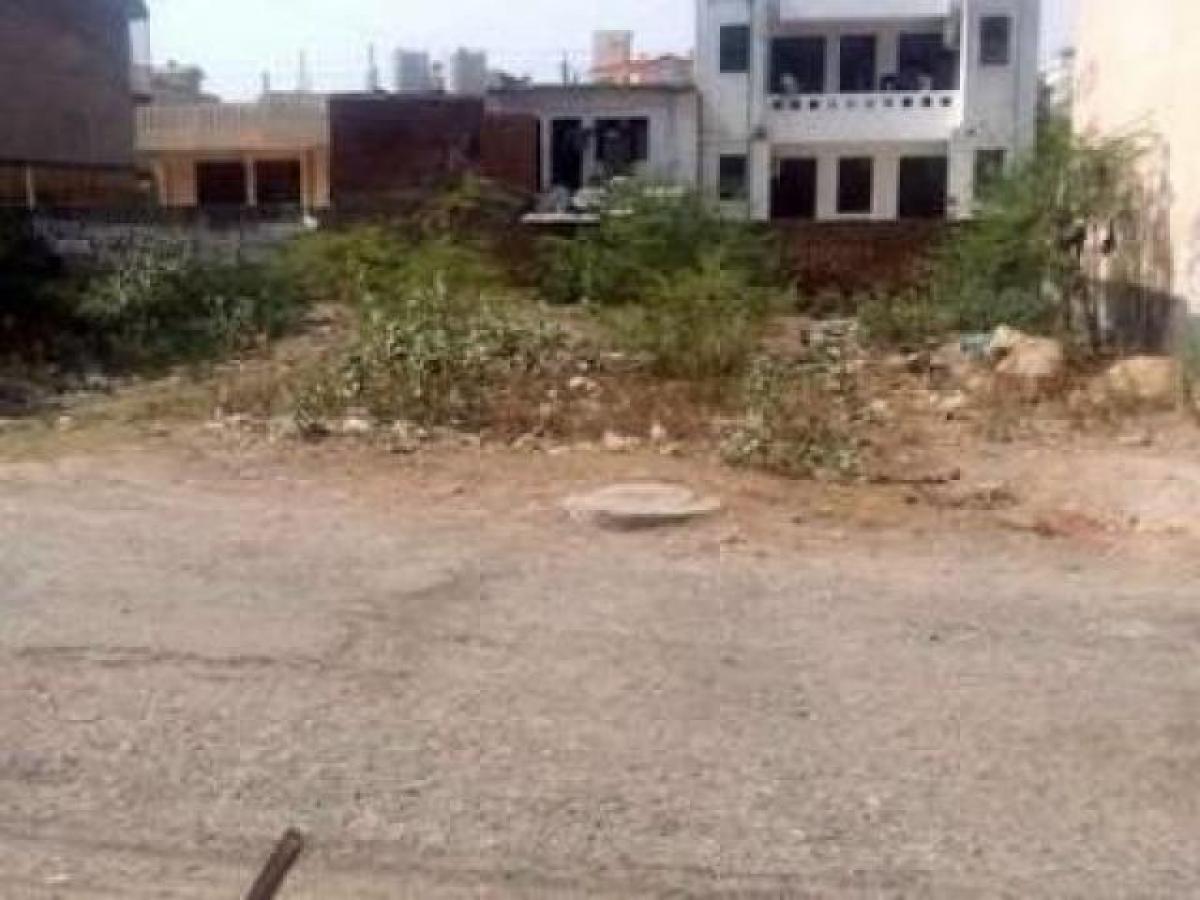  قطعة أرض في Noida, India رقم 65435