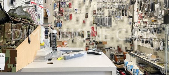 1 room Commercial property in Carpi, Italy No. 200022 9