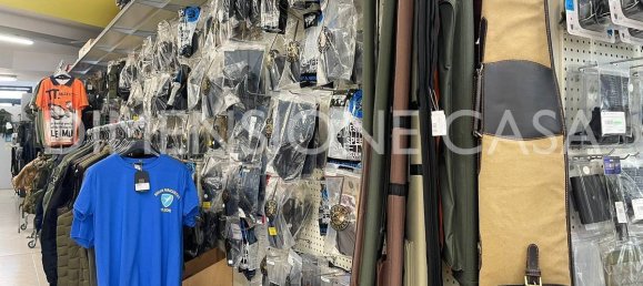 1 room Commercial property in Carpi, Italy No. 200022 3