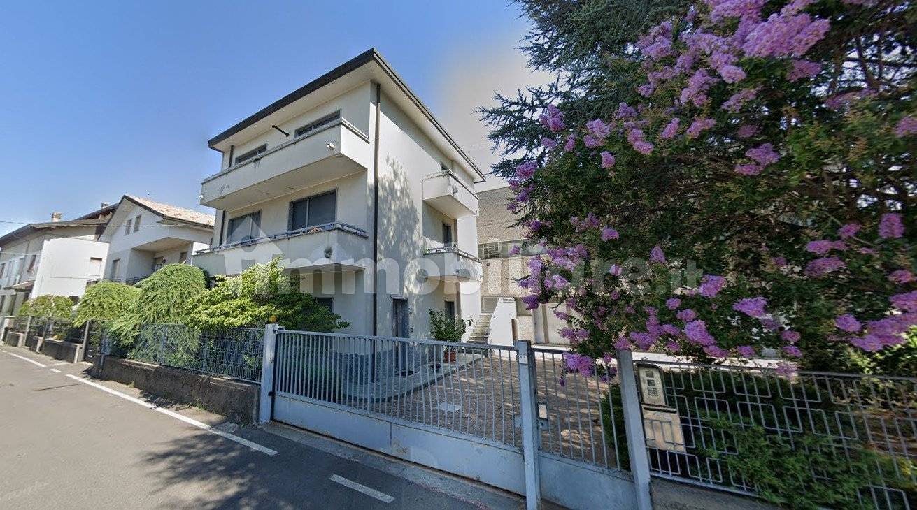 Apartamento de 3 dormitorios en Como, Italy No. 354211