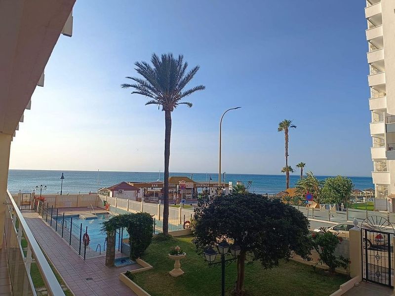 Apartamento de 2 dormitorios en Torremolinos, Spain No. 236978