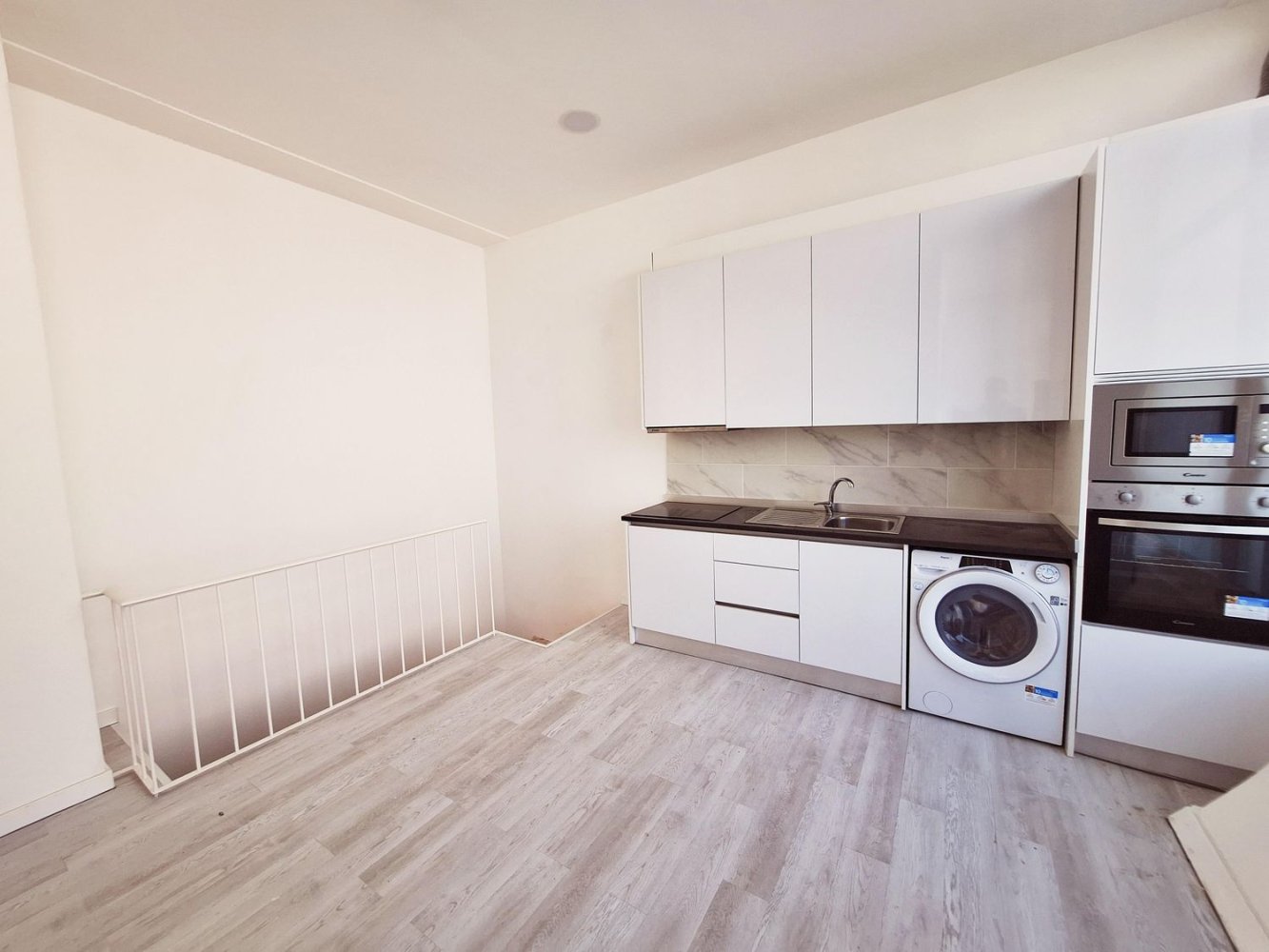 Gewerbliche Immobilie in Almada, Portugal 40m², Nr. 46638