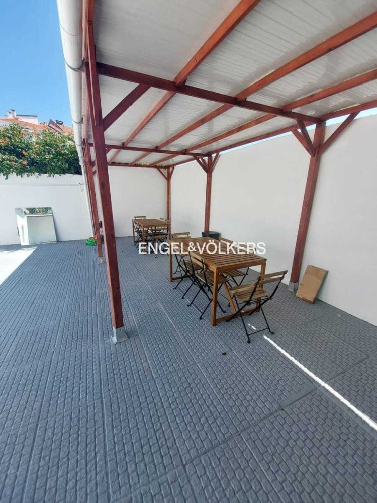 9 bedrooms House in Lisbon, Portugal No. 135023