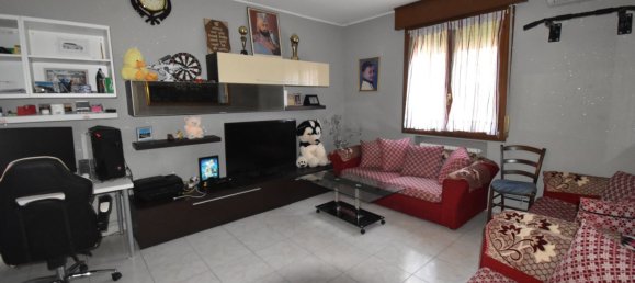 3 rooms Apartment in Guastalla, Italy No. 131031 5