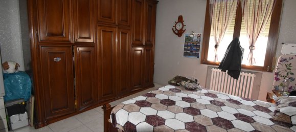 3 rooms Apartment in Guastalla, Italy No. 131031 7
