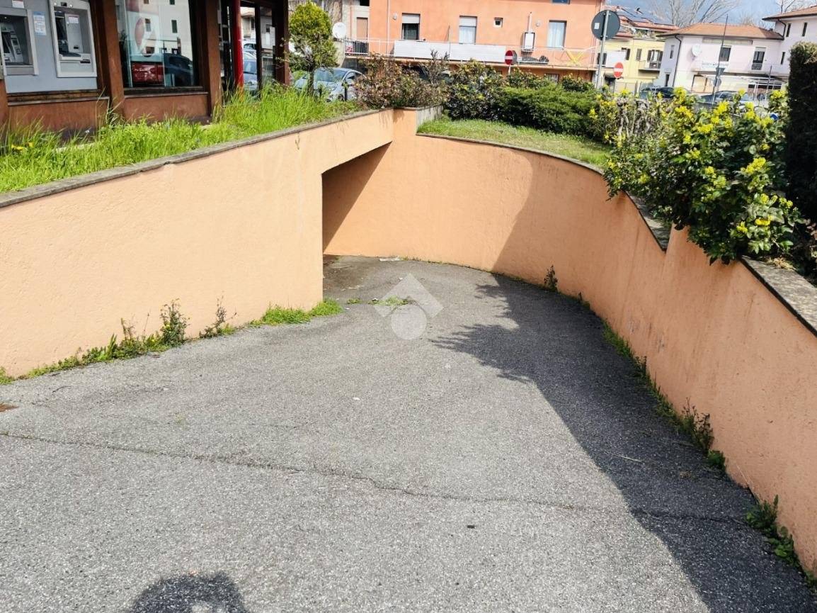 300m² Warehouse in Costa Volpino, Italy No. 139218