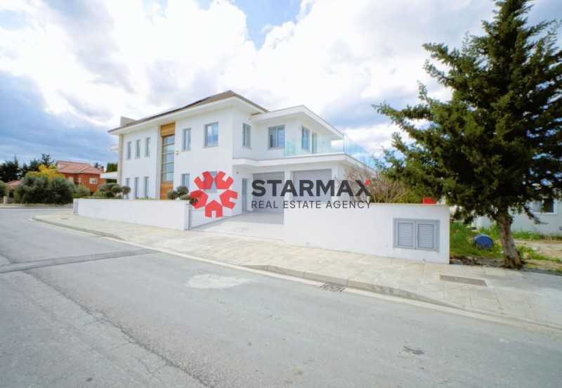 5 bedrooms Commercial property in Dromolaxia, Cyprus No. 21474