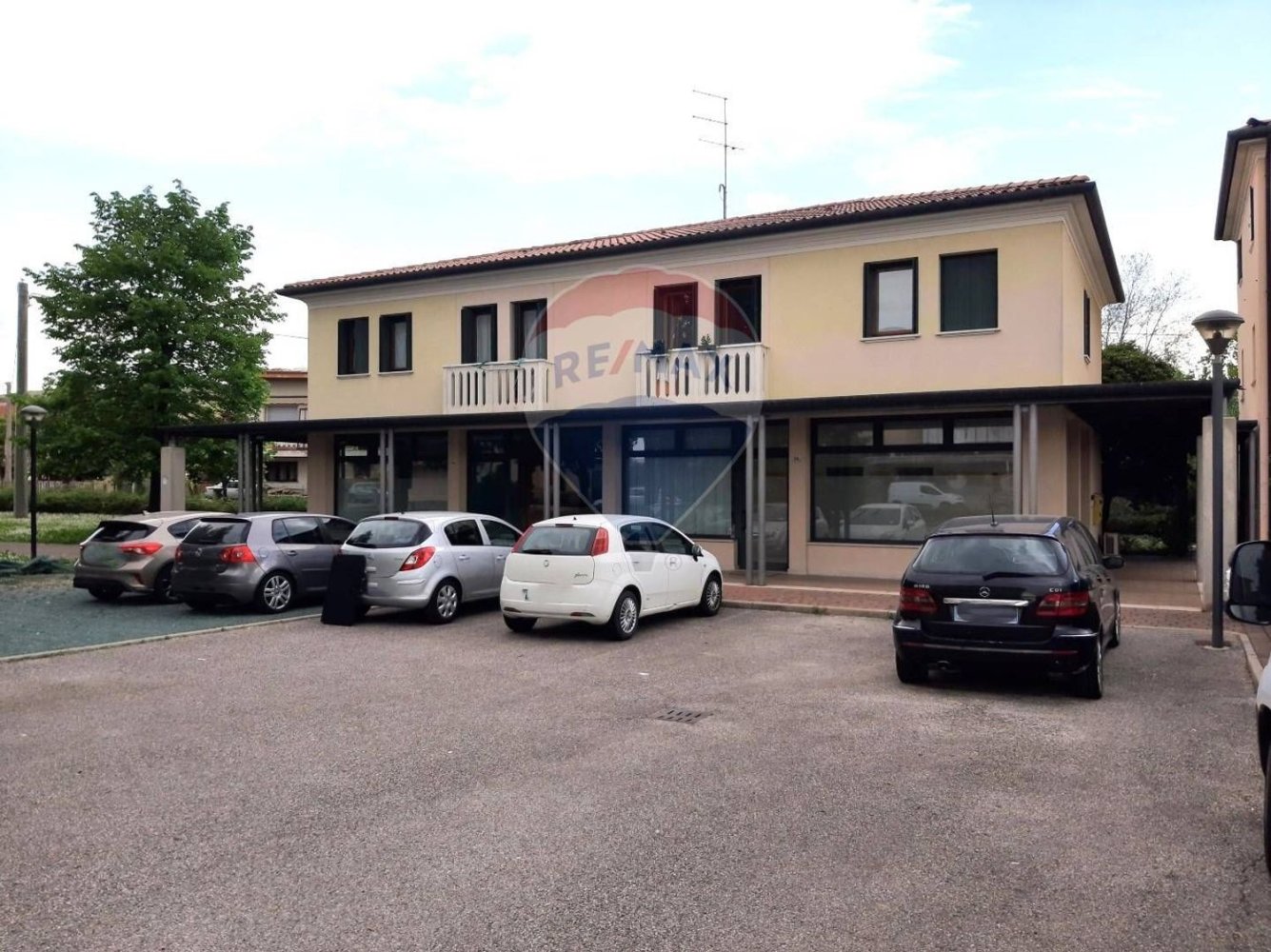 194m² Commercial property in Susegana, Italy No. 287661