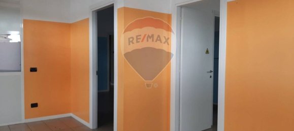 194m² Commercial property in Susegana, Italy No. 287661 10