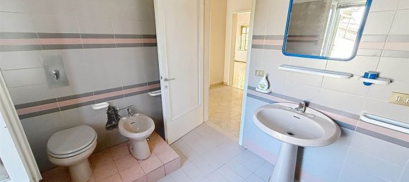 Квартира с 3 комнатами в Гадзуоло, Италия № 5482 12